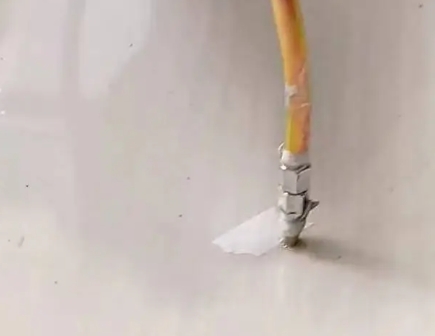 石柱瓷砖空鼓维修公司专业解答在瓷砖铺贴过程中，如果使用的砂料过粗（如全部使用了粗砂），可能会导致以下问题