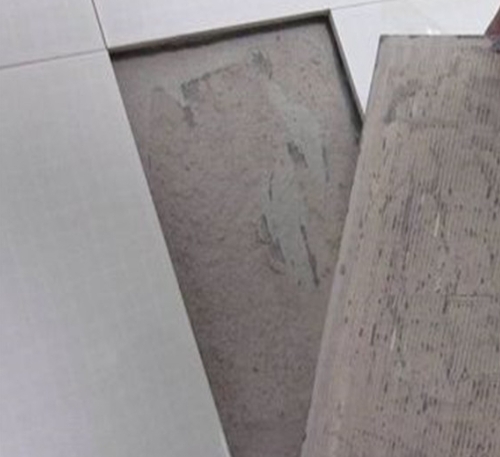 石柱瓷砖空鼓维修公司分享瓷砖铺贴时如果打浆（即涂抹在瓷砖背面和基层上的砂浆或瓷砖胶）过少，会带来以下问题